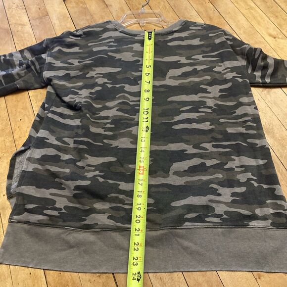 Lucky Brand Women’s Camouflage Sweatshirt Size XS Slit Sides Pullover - Picture 8 of 8